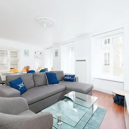 Le Triplex Du Voeu Spacious דירה שרבורג
