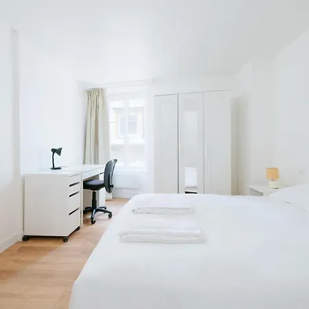 Le Triplex Du Voeu Spacious דירה